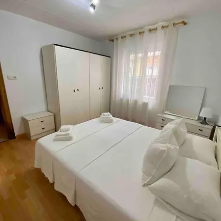 Amplio Apartamento Con Aire Acondicionado A 15 Min De La Playa Andando Appartement